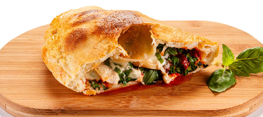Calzones de salchicha italiana y espinacas