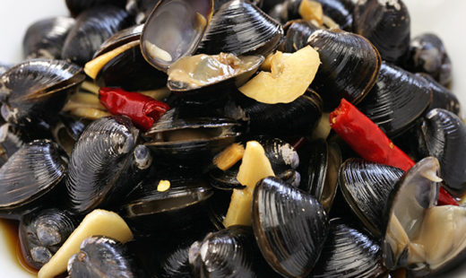 Mahogany Clams In Spicy Sauce